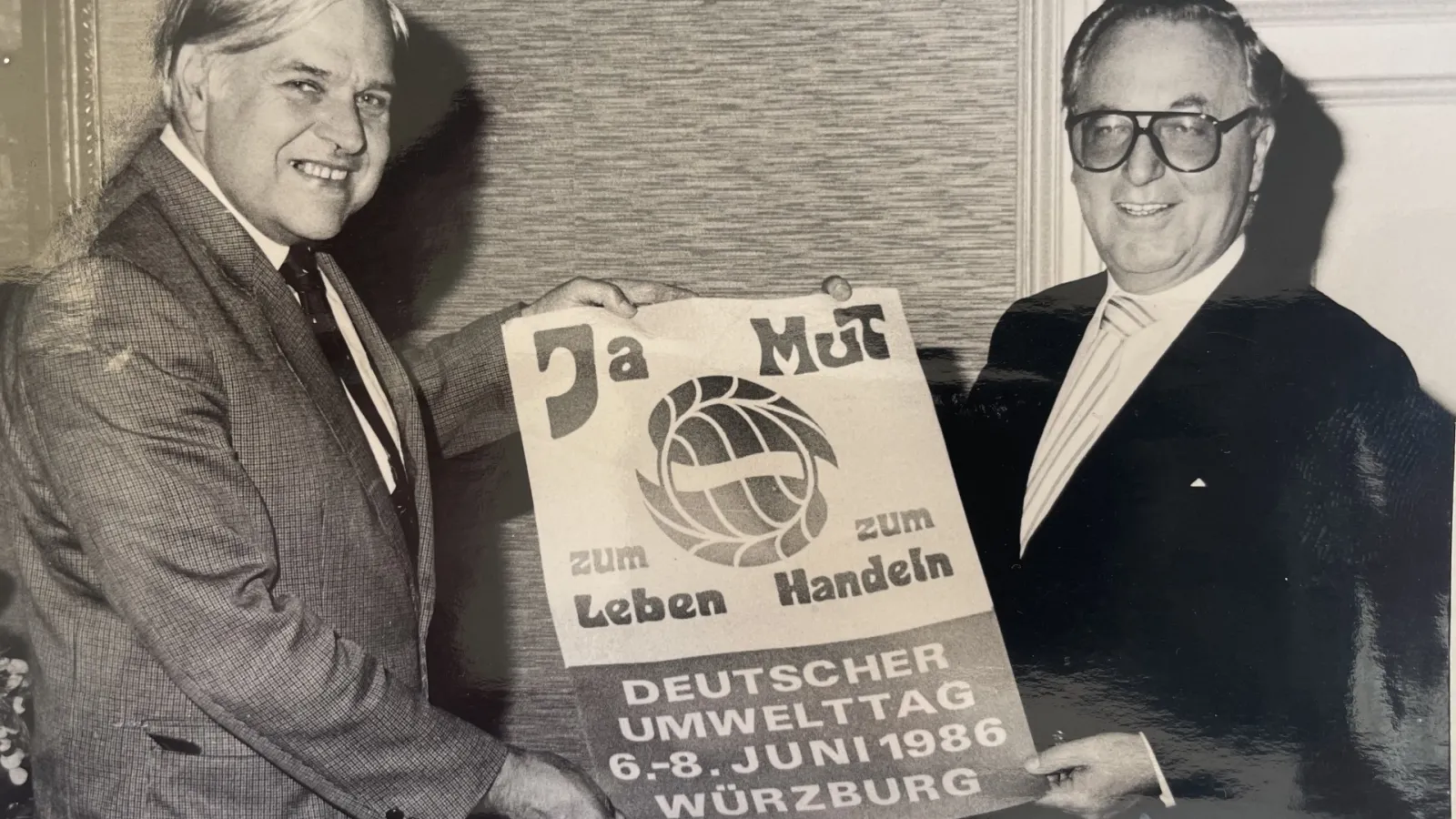 https://dnr.ovh.prod.gooddev.de/sites/default/files/styles/crop_16_9/public/2025-06/deutscher_umwelttag_in_wuerzburg.jpg.webp?VersionId=1790880162.645408&itok=8gLHoaB5